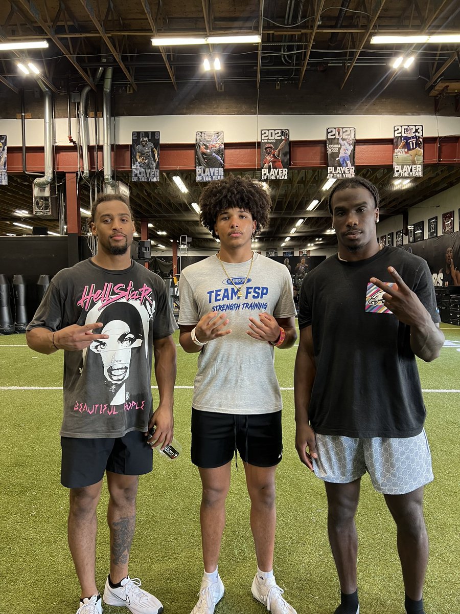 Tracy Ford (@tfordfsp) on Twitter photo It’s that time of the year!!!! Summer time at FSP is the time when Gems are dropped from one generation to the next!
..
2027 FSP top Corner Prospect <a href="/mauricewill1ams/">Maurice Williams</a> welcomed in the “next up club of DBs” from FSP Alum Chicago Bears <a href="/kyler_gordon/">Kyler Gordon</a> & Philadelphia Eagles It’s that time of the year!!!! Summer time at FSP is the time when Gems are dropped from one generation to the next!
..
2027 FSP top Corner Prospect <a href="/mauricewill1ams/">Maurice Williams</a> welcomed in the “next up club of DBs” from FSP Alum Chicago Bears <a href="/kyler_gordon/">Kyler Gordon</a> & Philadelphia Eagles