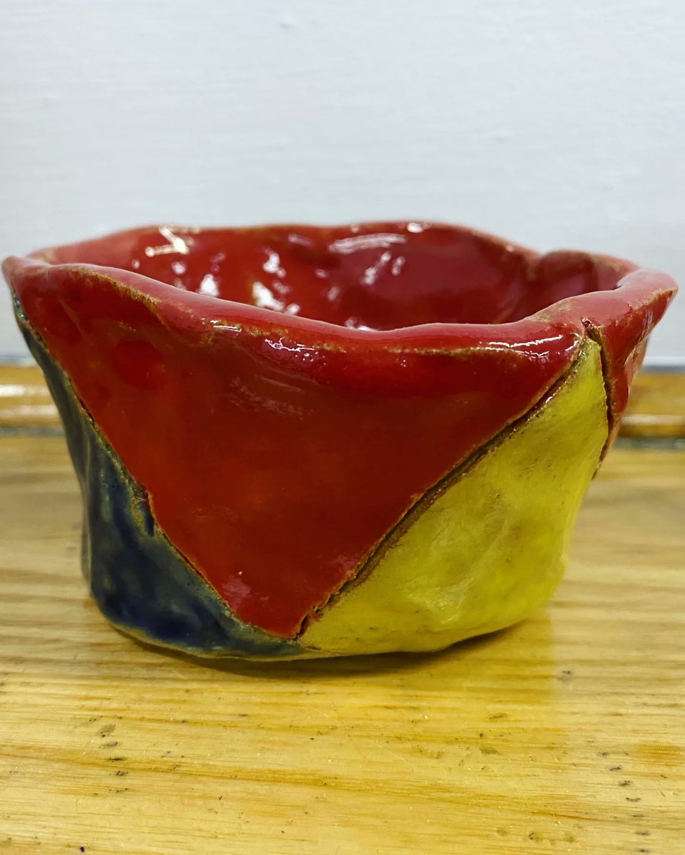 Create_Oldham's tweet image. 🏺 WHAT? Learning how to use clay, use a potters wheel, and paint &amp;amp; finish your creations to name a few!

🏺 COST? £17 per class. Please note this is increasing from this Friday.

Hack Oldham 💙

#hackoldham #potteryclasses #greatermanchester #pottyforpottery #oldhamhour