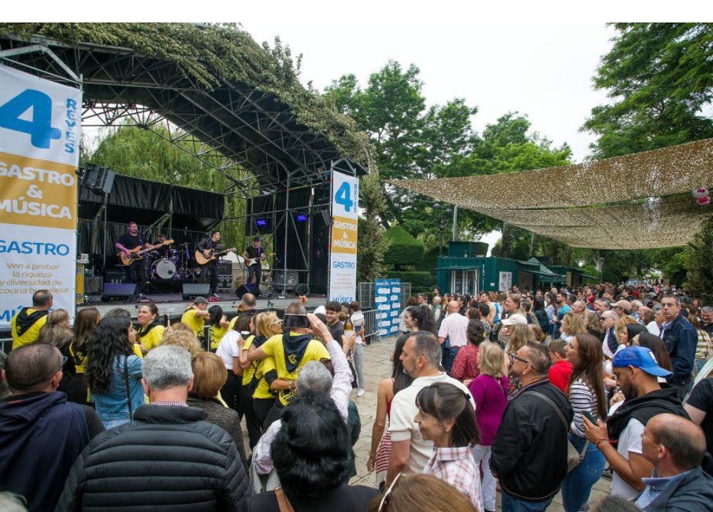 cris_ayala_'s tweet photo. ✅Con exitosas novedades como el escenario de #4Reyes con gastronomía y música todo el día.
✅Con programación infantil acompañada de foodtrucks y música en #IslaFantasía
✅Con una #mascletá tras el #Himno
✅Con un espectacular piromusical en #Capiscol
Fotos: R Mena y T Alonso https://t.co/FbJqnkEh7S