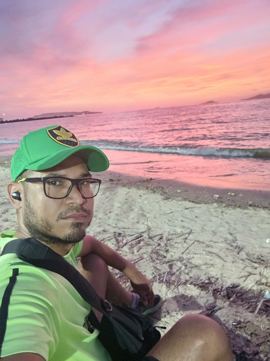 Angel_Domenico's tweet photo. Hasta la vista al mar me la merezco 🌅🍀 https://t.co/INb5AfM9F0