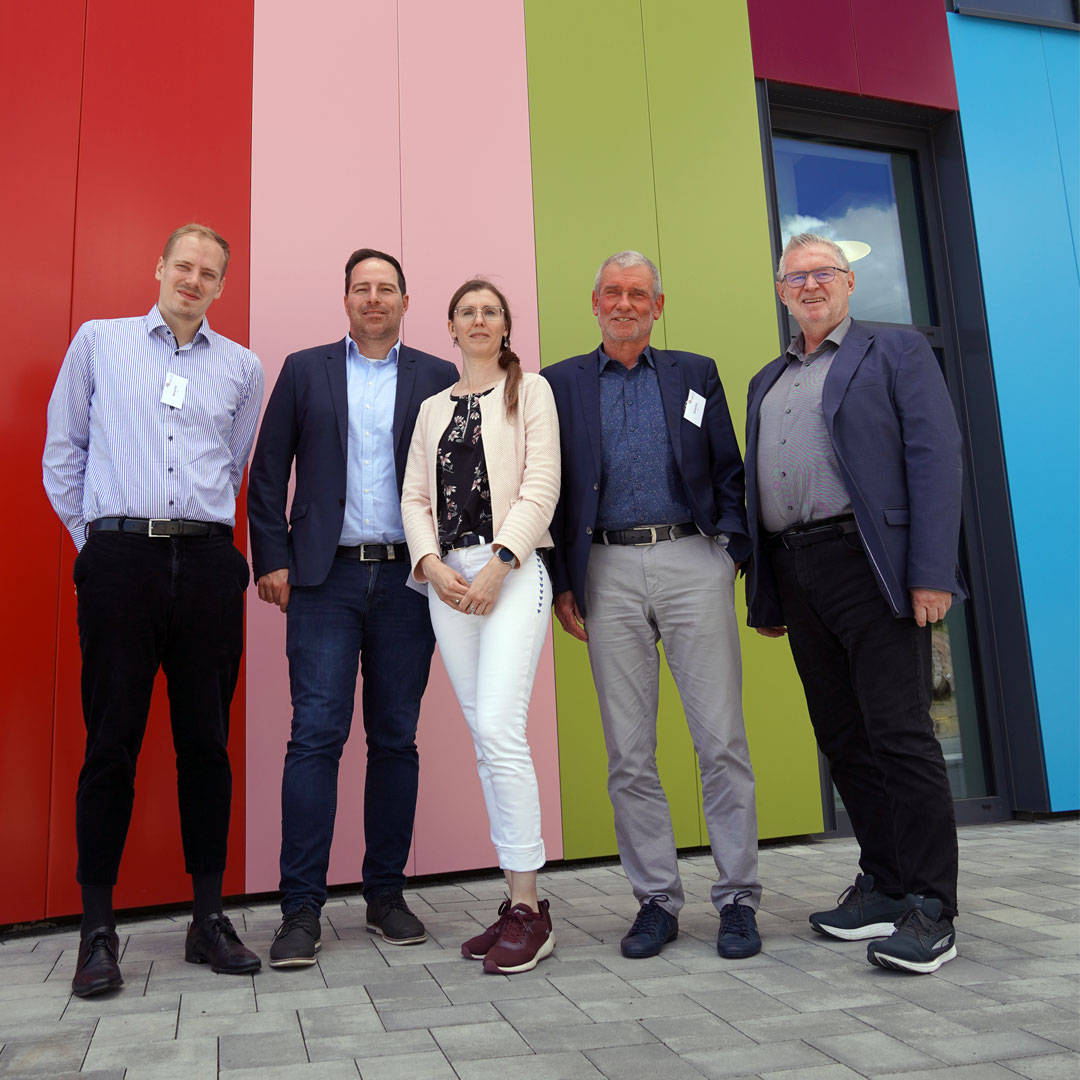 Heute besuchten Dr. Michael Schäfer (Schulleiter des
<a href="/BntTrier/">BNT-Trier</a>), Tim Lieser (WFG TR-SAB), und David Dimmig die Junior Uni in Daun. Mit Elena Marx und Prof. Dr. Helmut Willems diskutierten wir über spannende Möglichkeiten der Zusammenarbeit #eduhubtrier #bnttrier #junioruni #trier