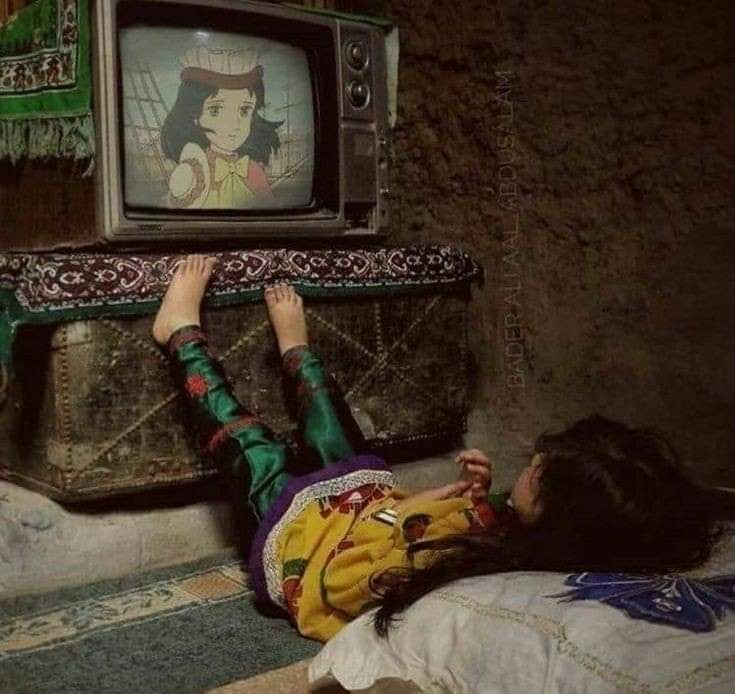 فهلْ ترجعُ الدَّارُ بعدَ البعدِ آنِسَةً ؟
وهلْ تعــودُ لنا أيَّامُـنا الأُوَلى ! 😭💔