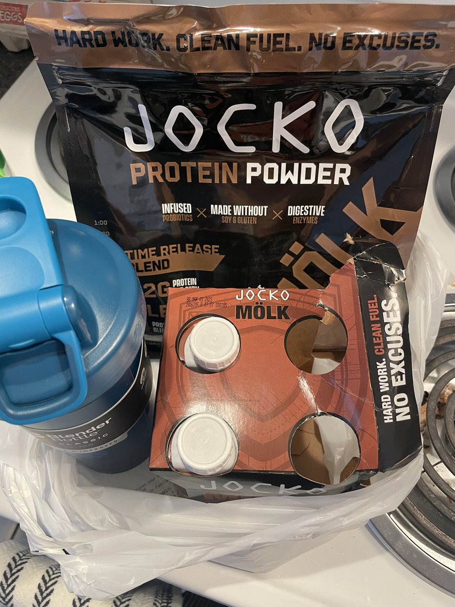 Dom__Schroeder's tweet image. Protein haul 

Getting enough protein can be a challenge whole on the road 

I stopped at a #Meijers to get some @jockowillink brand protein powder yesterday. Some single serving and powder.  

#jocko 
#molk