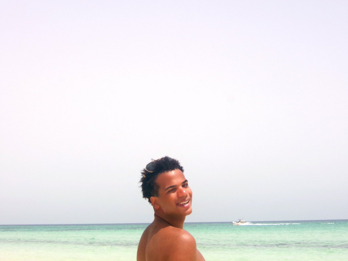 BENLIKETHIS's tweet photo. on my body - tyla &amp; becky g
 0:00 ─〇───── 2:37
     ⇄   ◃◃   ⅠⅠ   ▹▹   ↻
#tunisia https://t.co/LXSH1uEEw1