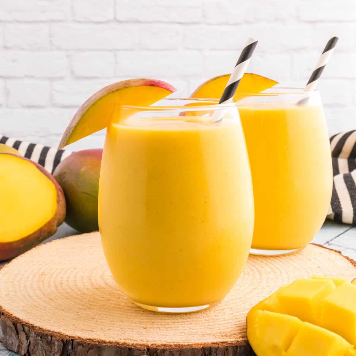CloudFeasta's tweet photo. Chill out with a cold and refreshing mango lassi – your perfect companion for hot weather! #MangoLassi #RefreshingDrink #SummerVibes #BeatTheHeat #CoolDown #TropicalDelight #SummerRefreshment #IndianDrink https://t.co/OZDlPTX7sd