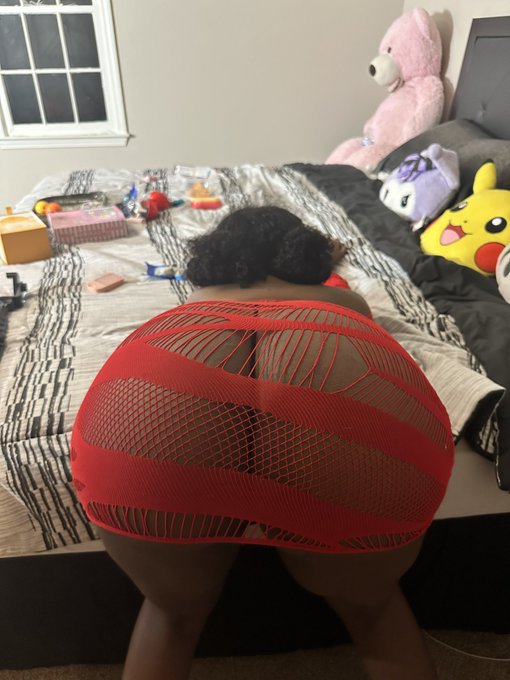 I got a hello kitty puzzle some za and kinky play toys. Are you coming over or what 🙄 https://t.co/b