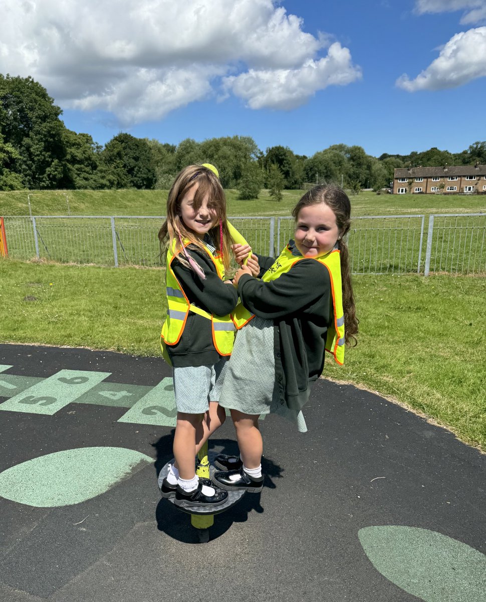 stasaphvp's tweet photo. 🐛 Outdoor adventures 🦋 We had a lovely time at the park with our friends. 😎 It was a treat-filled morning full of laughter and fun. #VPHC https://t.co/0kGbL6fpQM