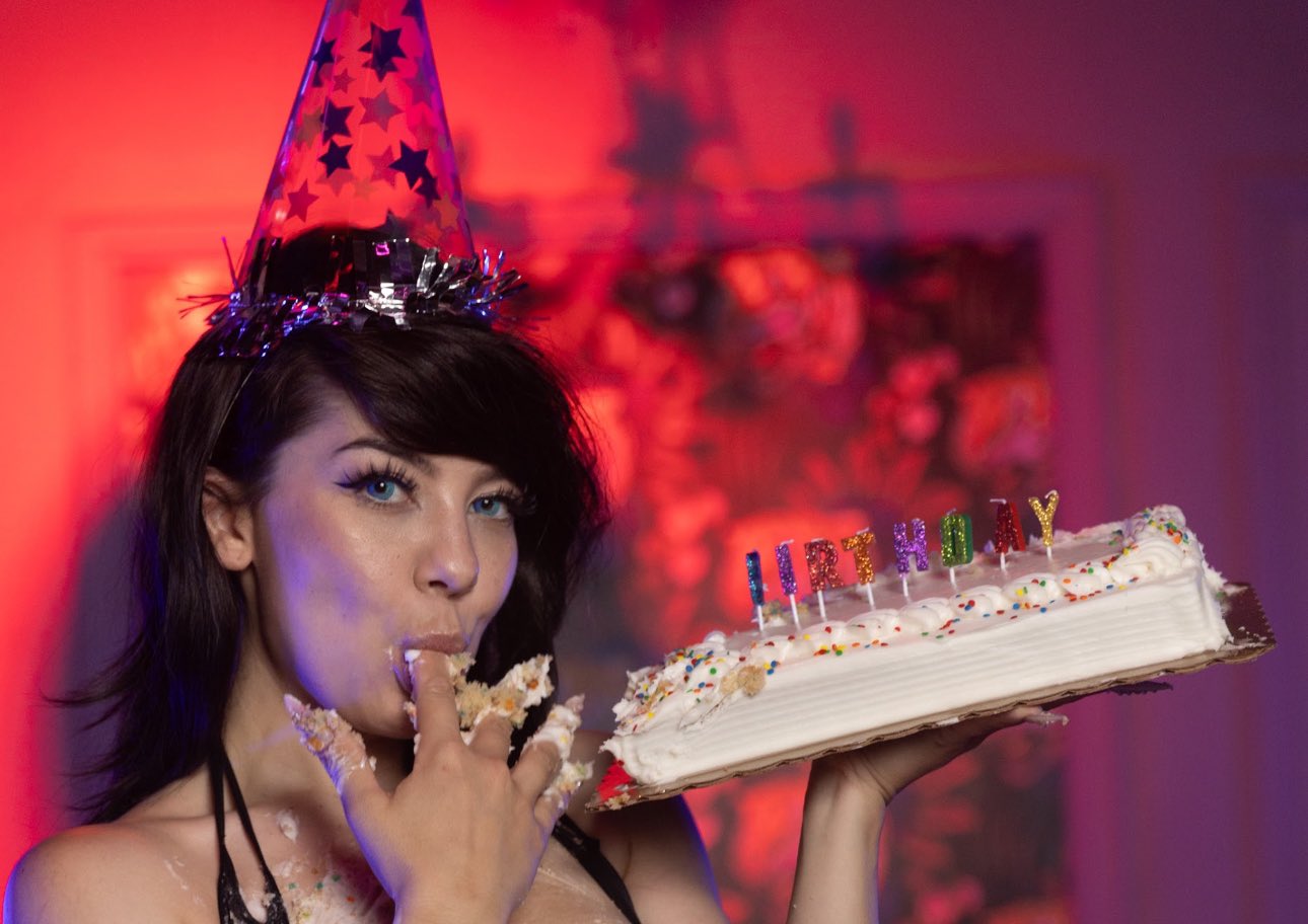 4 pic. HAPPY 7/8 ❤️🧡💛💚🩵💜 TODAY IS MY BIRTHDAY❤️🧡💛💚🩵💜 https://t.co/yYXE6mscpe