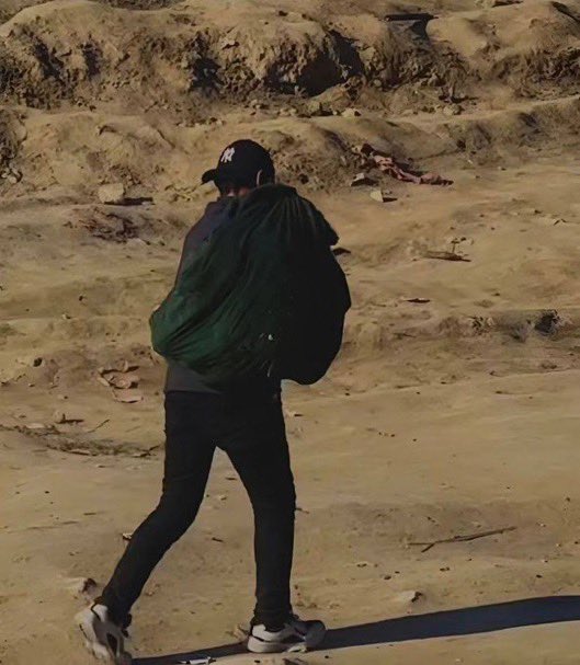 SuppressedNws's tweet photo. “He’s not heavy. He’s my brother” https://t.co/XXbvbM1RwC