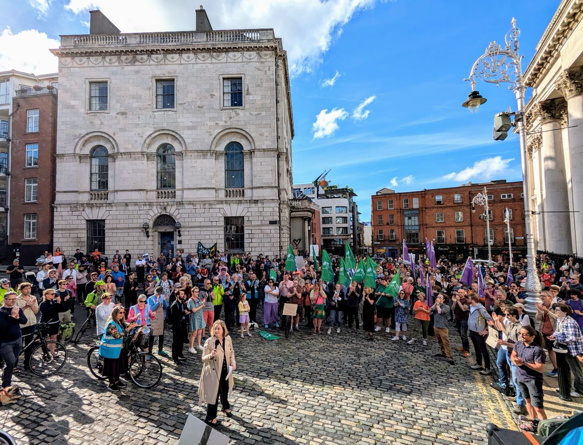 dublincycling's tweet image. Brilliant turnout this evening showing how angry Dubs are at threats to keep the city car-choked and congested. 

Thanks to all of you who came along - And to @DublinCommuters for organising (+ great speeches) 

We just hope CEO Shakespeare will hear us &amp;amp; implement the FULL plan!
