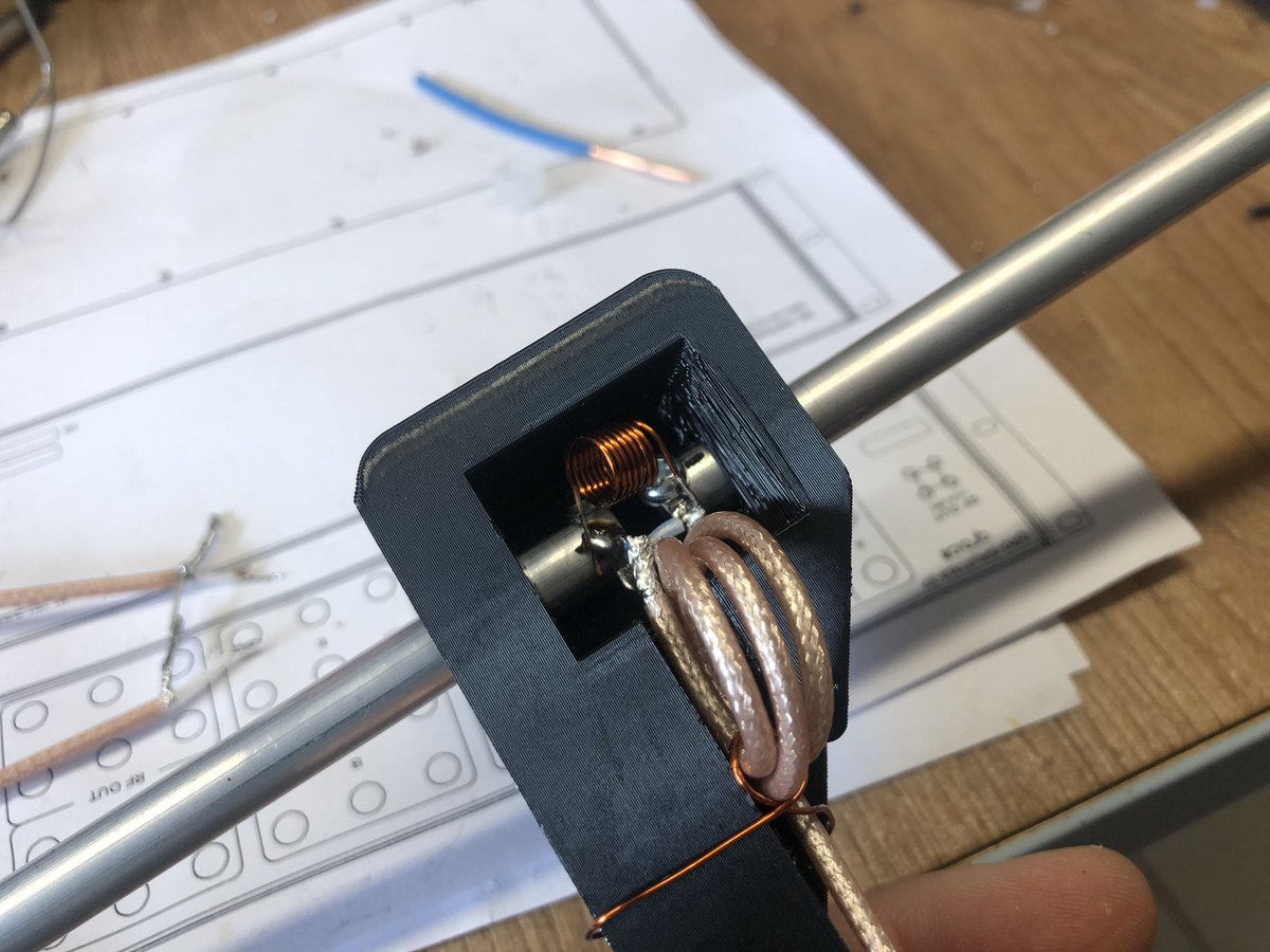 ok2zaw's tweet image. Ready for some more fun :)
- 433 MHz dipole
- added MeshCom
#meshcom #meshtastic #antennabuilding