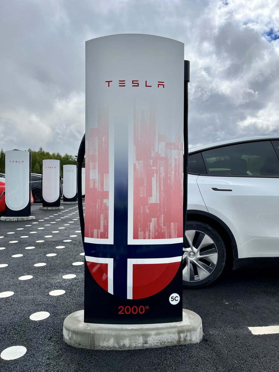 SawyerMerritt's tweet image. NEWS: Tesla has installed its 2000th Supercharger stall in Norway.