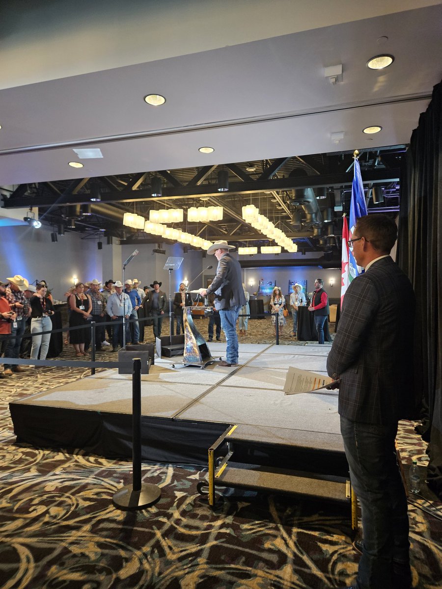 albertabeef's tweet photo. .@RjSigurdson addresses the crowd at the Alberta Beef Industry Summit to discuss challenges and opportunities facing the industry, highlighting the export market and it's continued growth. #abbeef #abag #abpoli #westcndag @calgarystampede https://t.co/RiYIH8F15U