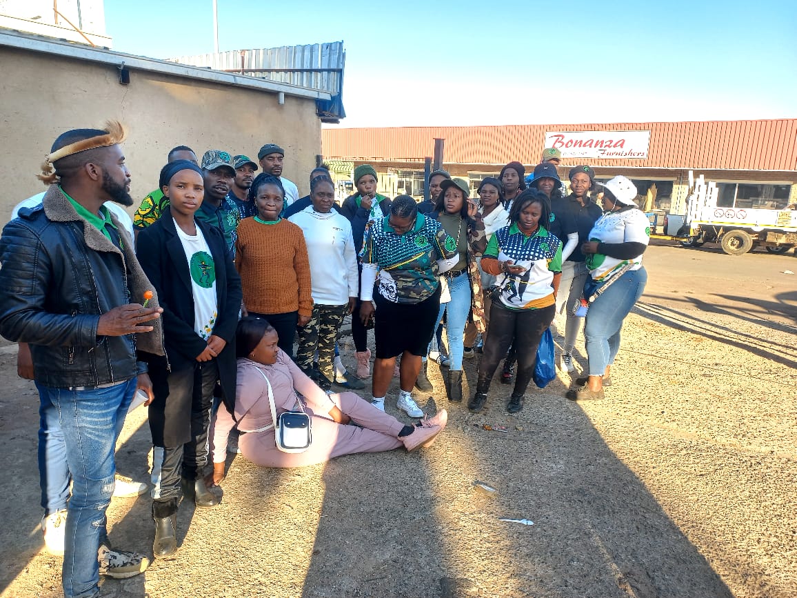 Mfuqeni's tweet photo. Siyizingane zika Msholozi
MK ✊🏾 https://t.co/EZ80f7rrk3