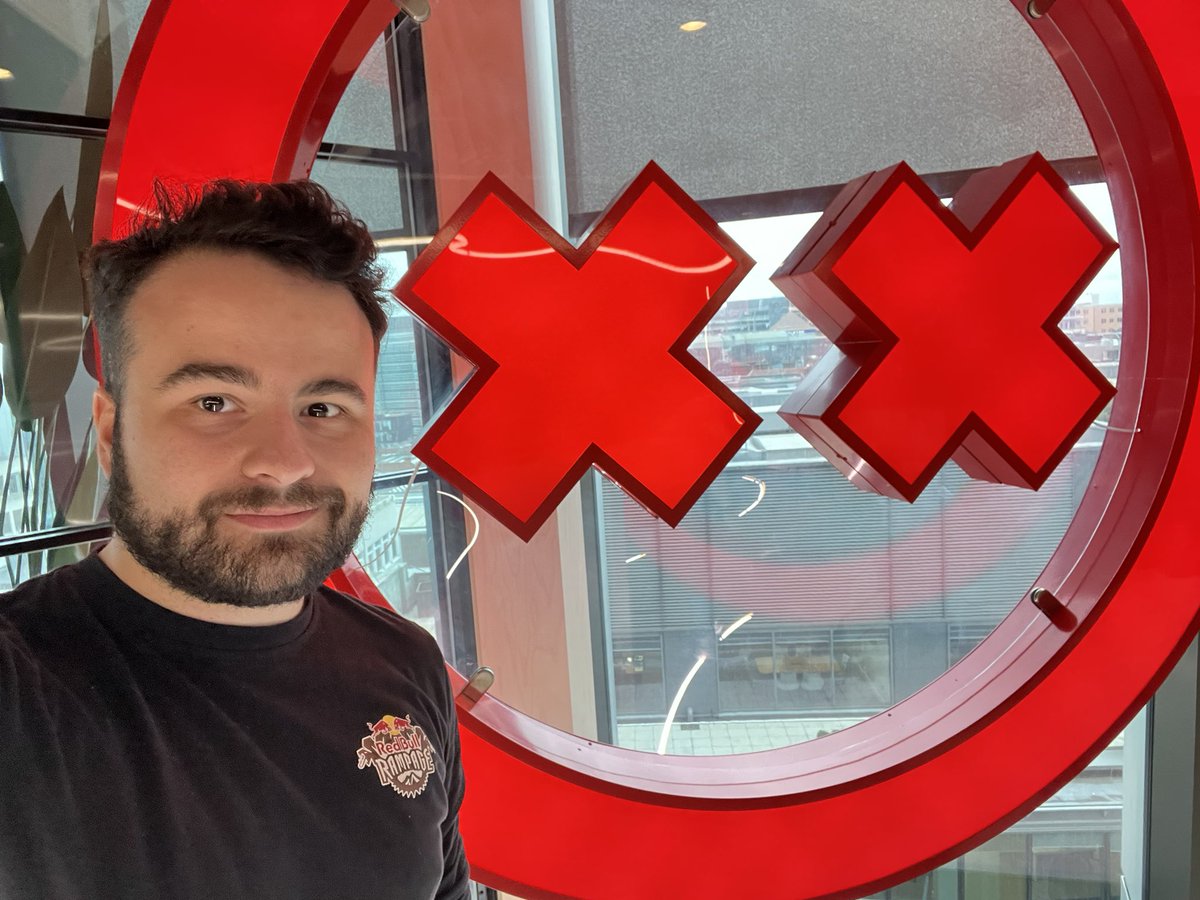 Lewis Thompson 🎮 tweet media