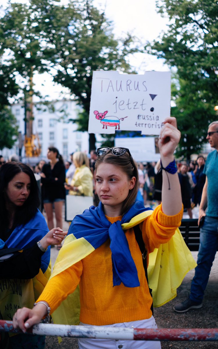 m_dorn_'s tweet photo. Nach dem russischen Beschuss mit Marschflugkörpern u.a. auf ein ukrainisches Kinderkrankenhaus mit mindestens 36 Toten forderte @VitscheBerlin in #Berlin mehr Waffen (u.a. #Taurus) für die Ukraine. #b0807 https://t.co/d4b3R1LM6M