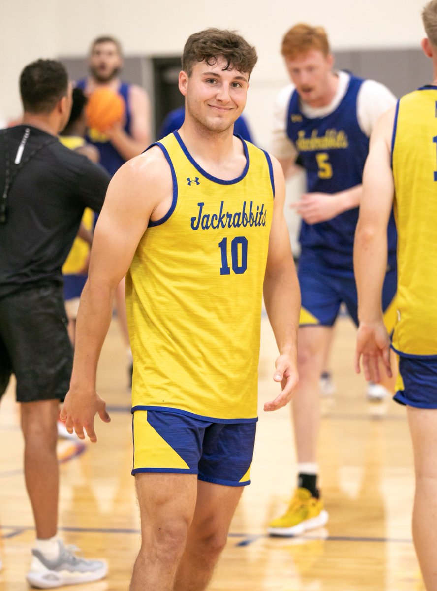 AndrewPedersen_'s tweet photo. Thanks to @kalen_garry for summing up how I felt about being back taking 📸 at @GoJacksMBB practice 🙂 https://t.co/AZRdDtcIKD