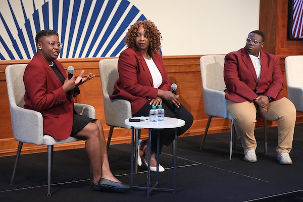 USCCFoundation's tweet image. @Clinton1894 students Vanita, Kimberly, and Morgan presented solutions for local retailer @comporium to enhance their retail experience for young adults. #EPICLearning