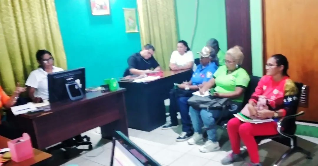 CNAEC11's tweet photo. Iniciamos semana activos socializando planificación del PAE a propósito de las próximas vacaciones  escolares. Además de programar las actividades de formación para el personal CNAE y FFB y fortalecer los procesos venideros.
Para la gestión del Presidente @nicolasmaduro https://t.co/L4B0HyvDKH