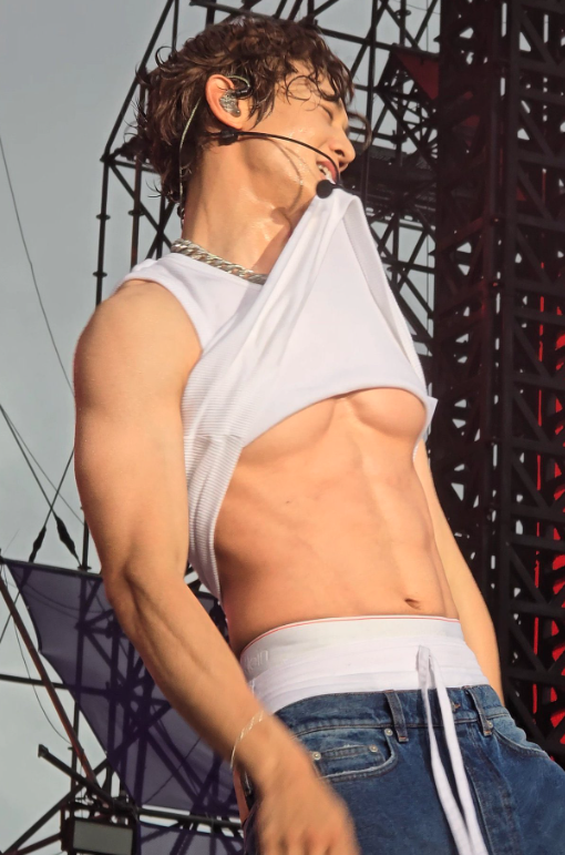 AboutMusicYT's tweet photo. SHINee's Minho at the Waterbomb festival. https://t.co/HPbz9YGilt