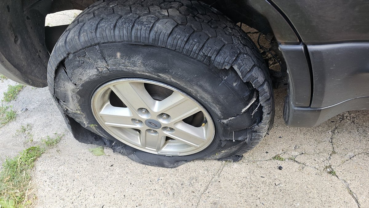 TerryEckmanWx's tweet image. Man, when it rains, it really pours, as if I&apos;m not having enough problem. While we were out, the tire let go &amp;amp; this is the end result 😢 🥺 #FML #CannotCatchABreak #OverIt #INeedHelp #LastStraw #Ohwx