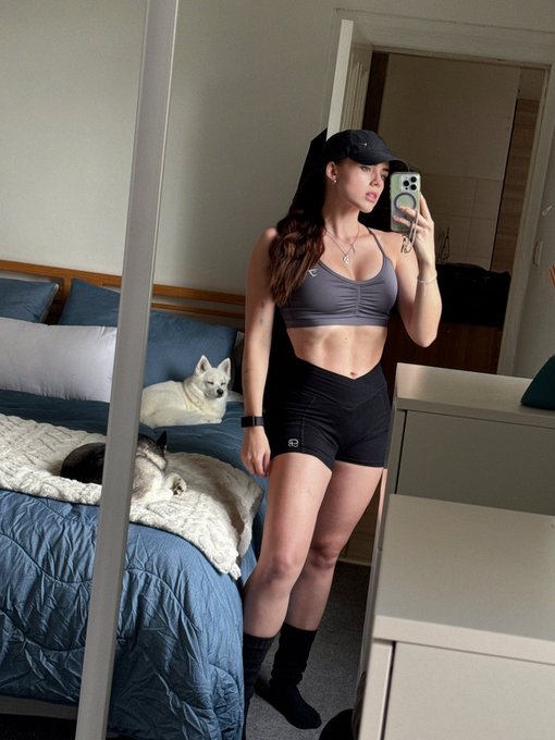 Seems only one of us is going to the gym today ??? https://t.co/GfdhVvtP8V