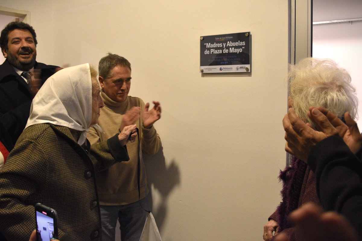 🤍 Inauguramos un espacio en homenaje a las Madres y Abuelas de Plaza de Mayo.

🫂 Con la presencia de la presidenta de <a href="/abuelasdifusion/">Abuelas de Plaza de Mayo</a> Estela de Carlotto, la Madre de Plaza de Mayo Herenia Sánchez Viamonte, el Defensor del Pueblo <a href="/GLorenzino/">Guido Lorenzino</a>  y el ministro <a href="/juanmmena/">Juan Martín Mena</a>