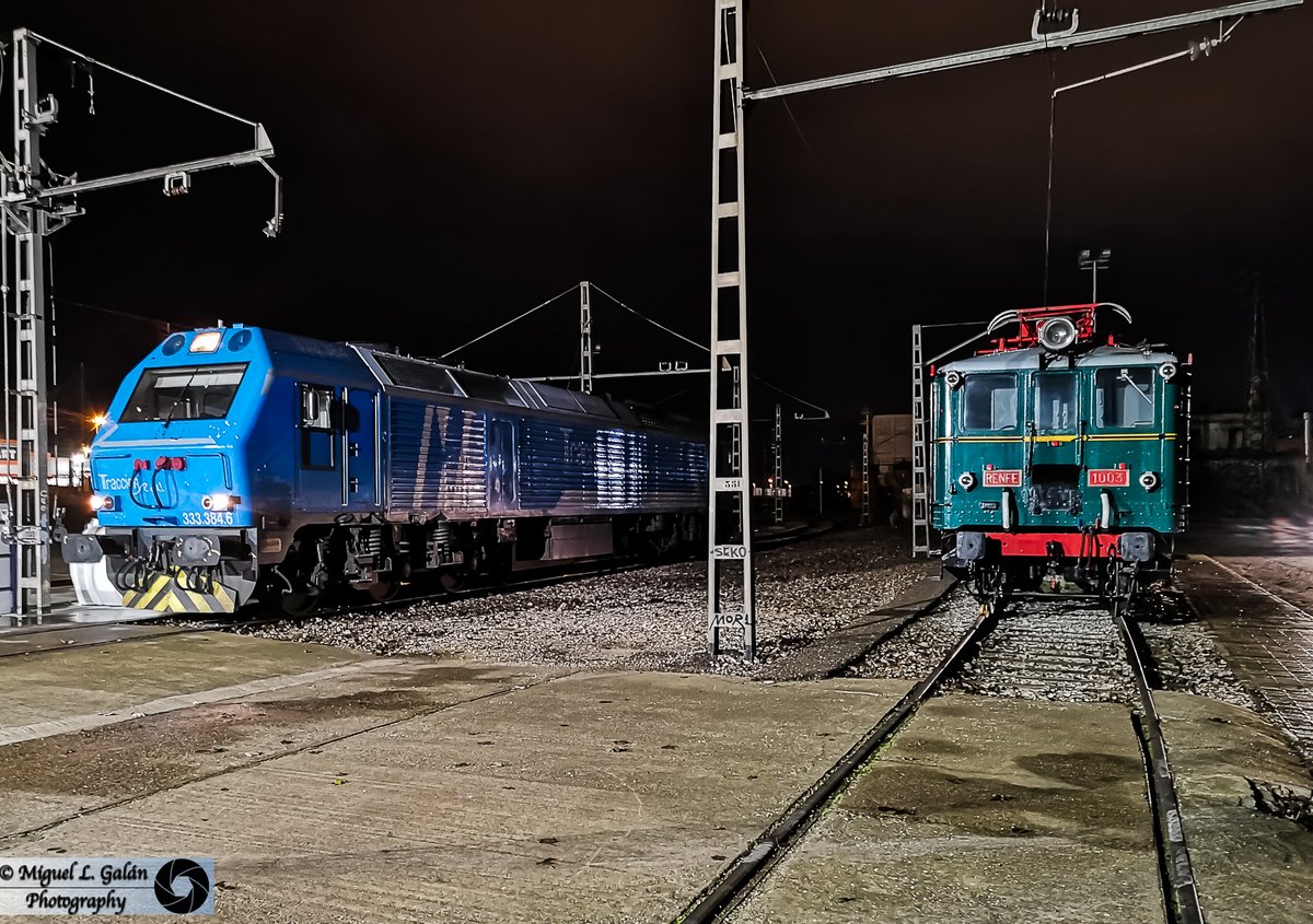 OzpSvlSpott's tweet photo. Alineaciones planetarias... 333-384 de Tracción Rail y Renfe 1003, talleres del Pla de Vilanoveta (Lerida). Diciembre 2020 #trainspotter #trainspotting #trainspotter_europe #locomotora333 #traccionrail #armf https://t.co/mPyWgOqMeo