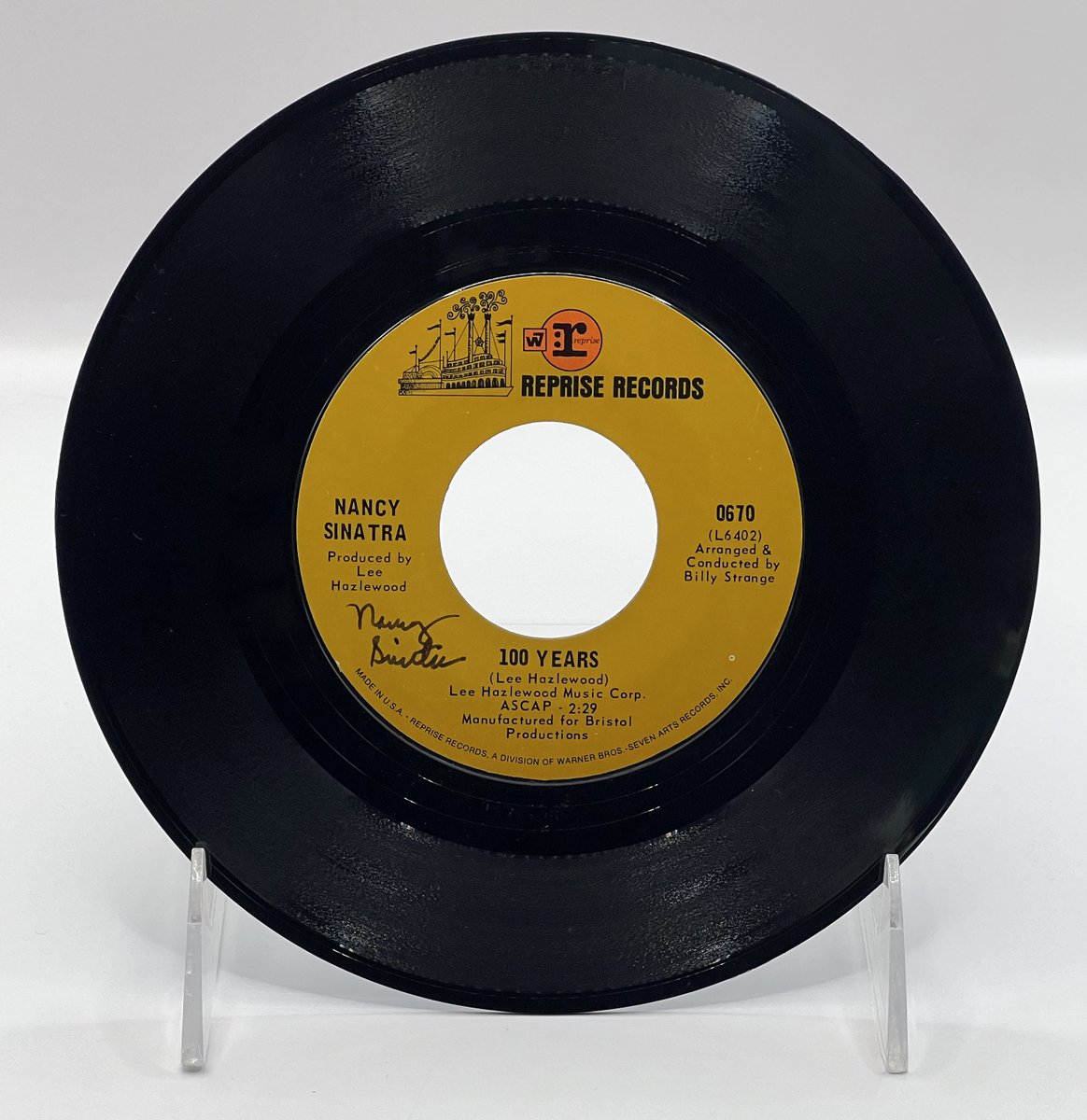 MainspringFilms's tweet image. Autographed 45 rmp Record "100 Years" by Nancy Sinatra, 1968 - From Nancy's Personal Collection - just added to the auction!
givebutter.com/c/mainspring/a…
#45record #nancysinatra #autograph #vinylrecords