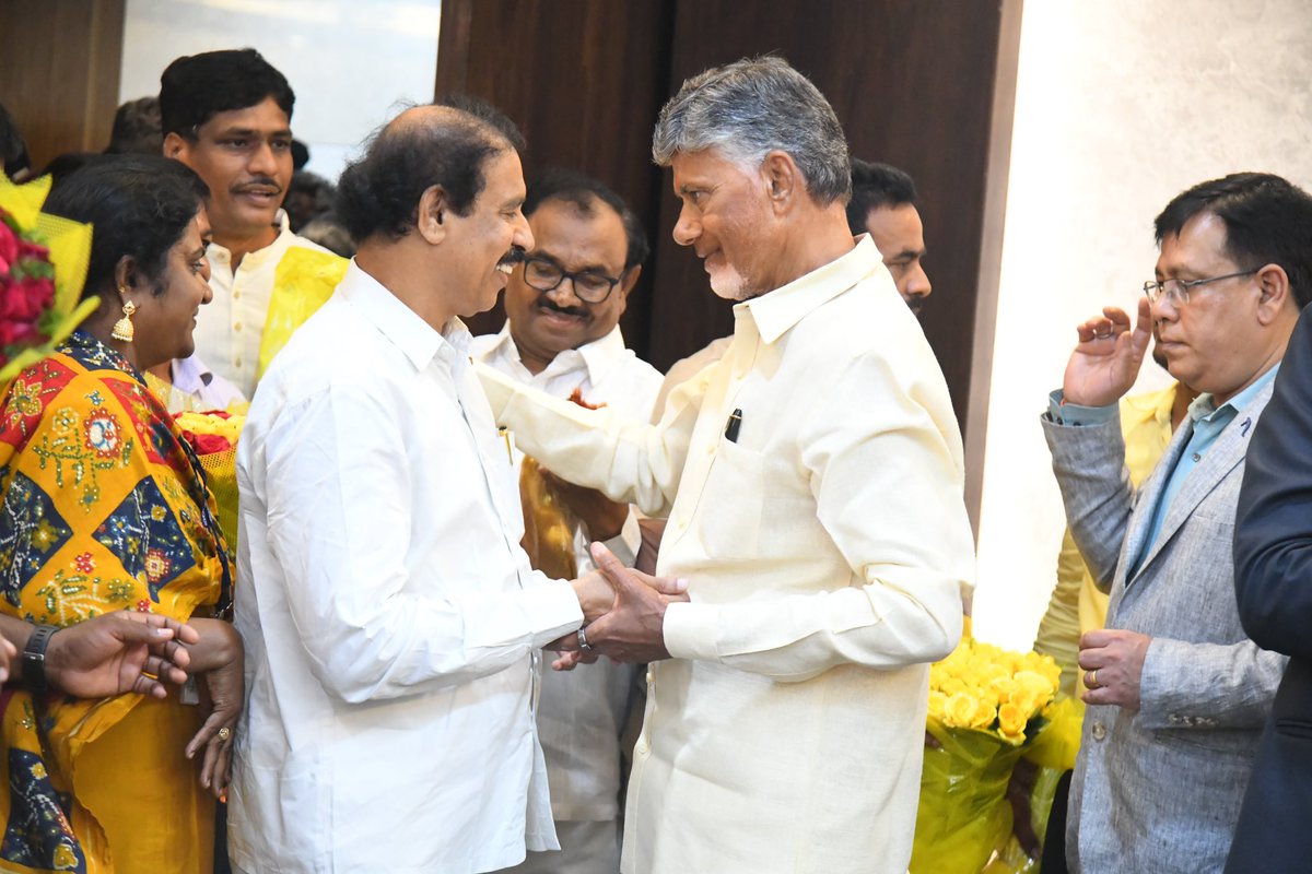 CPIRamaKrishna's tweet photo. I congratulated the Hon'ble Chief Minister of Andhra Pradesh, Shri Chandrababu Naidu (@ncbn).
#CPIRamaKrishna #ChandrababuNaidu #CPIAP #CPI @CPIRamaKrishna https://t.co/8oA5TDdk1X