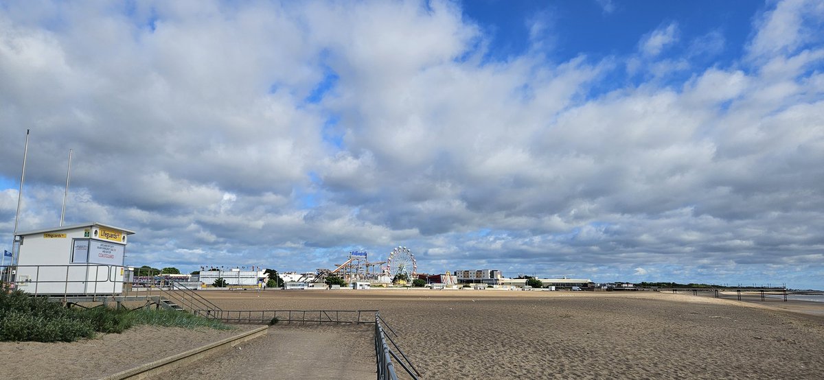 LincolnshireLyf's tweet photo. Nearly missed this with the weather today:

Happy #NationalSeasideDay from Skegness https://t.co/409iRkPkgC