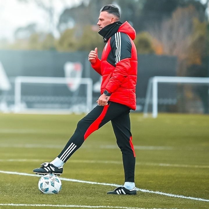 juanigal_'s tweet photo. 🚨 MALAS NOTICIAS EN RIVER!!!

Martín Demichelis se PRESENTÓ al primer entrenamiento de la pretemporada. https://t.co/oFHdsUeMrO