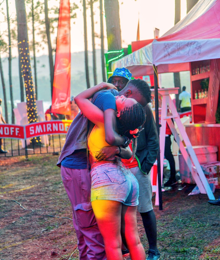 MosoPatrick1's tweet photo. Disadvantage  dating  short ladies 🤣😂❤ https://t.co/33rGc0LGZT