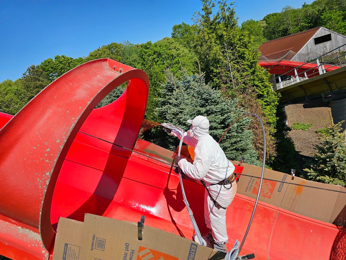 BaynumSolutions's tweet image. We&apos;re back at one of our favorite water parks giving Bootleggers Run a vibrant makeover!💦🎨 @SplishSplashWP ensures all their rides and slides stay in pristine condition through our annual maintenance magic! #BaynumSolutions #WeveGotYouCovered #SplishSplash