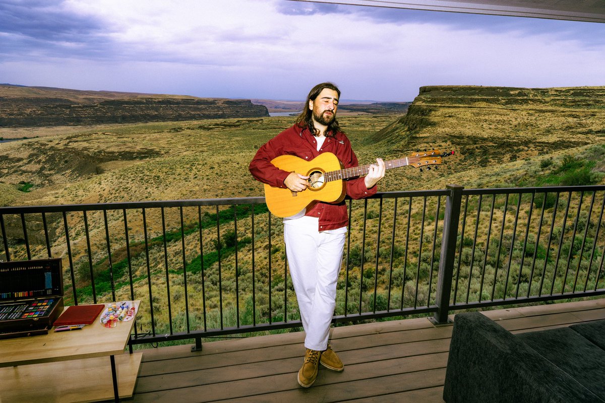 NoahKahan's tweet photo. I felt like a kid again up there, for the first time in a long time. A career highlight at the Gorge. Thank you. https://t.co/1FGWZFvl4V