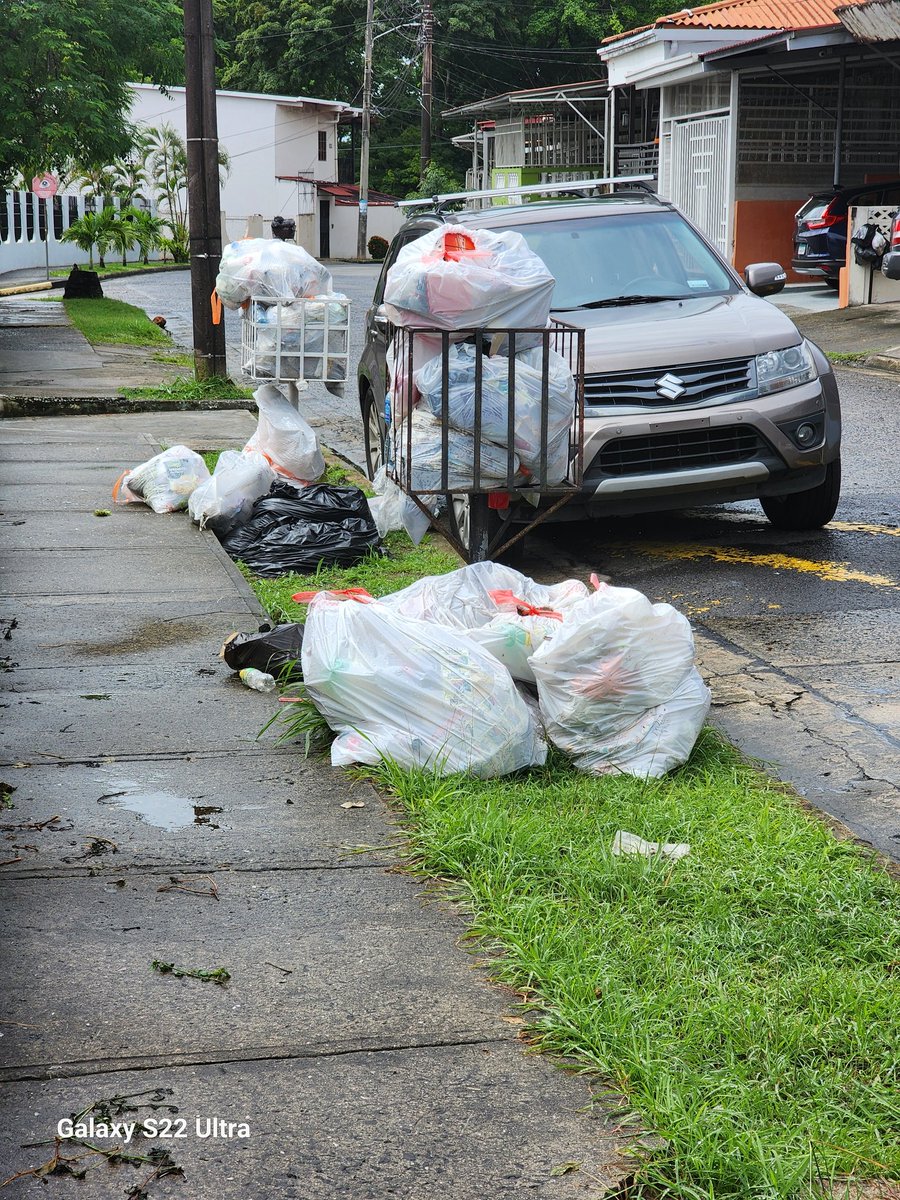dinalucia08's tweet photo. @AAUD_Panama Necesitamos que pasen por Villa Cáceres calle Buenos Aires @betoecheverriac @JComunalBetania https://t.co/j47i8b2Dp8