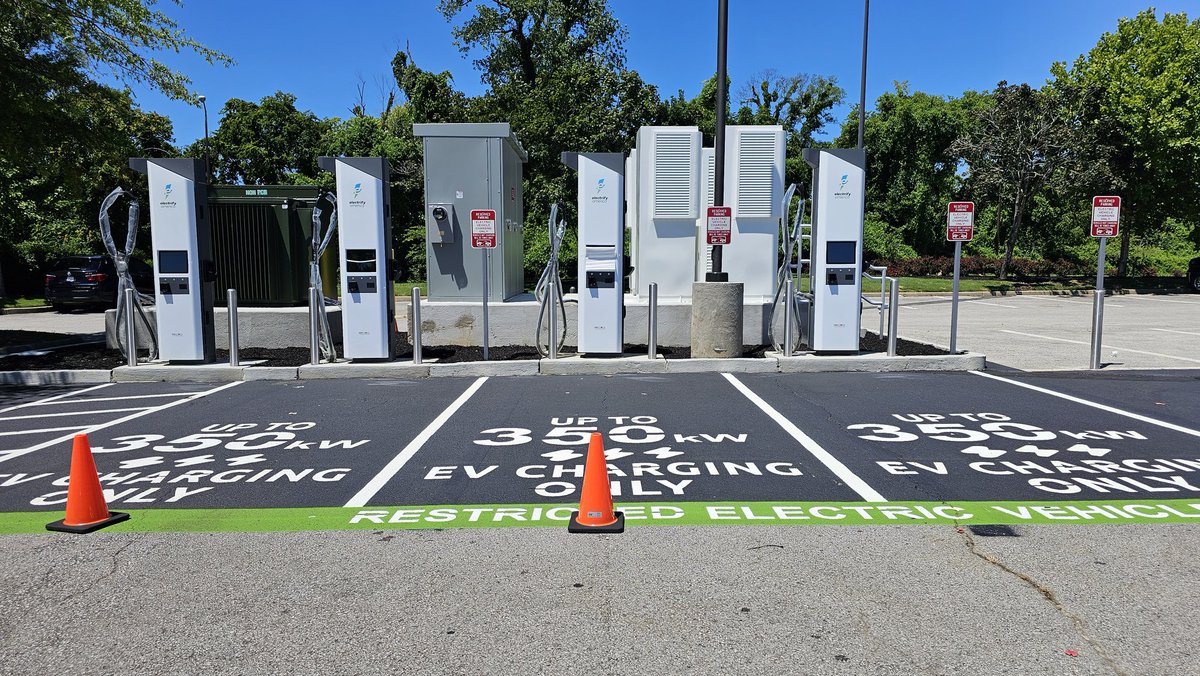 TJTaylor71's tweet photo. @ElectrifyAm When are these scheduled to be opened? These are located at Opry Mills https://t.co/byktoZBmey Nashville, TN. Your legacy chargers at Willowbook Commons are being upgraded, so we have zero chargers available in Metro Nashville. https://t.co/Egf2hiJypL