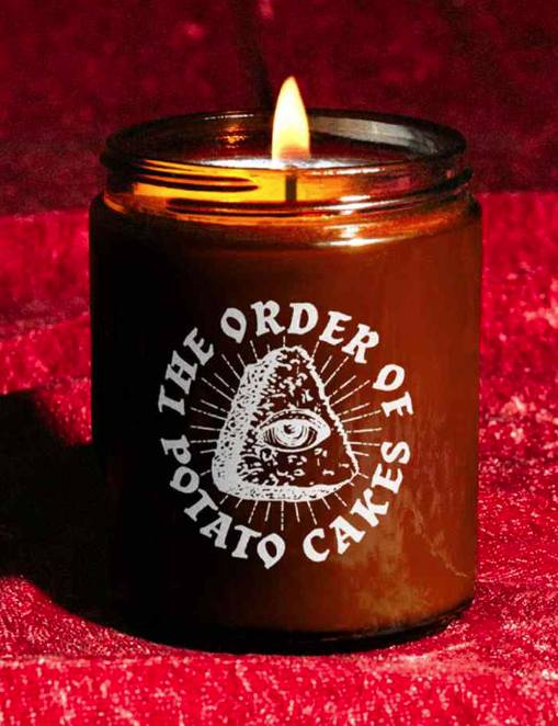 theronin42's tweet image. Arby&apos;s announces the return of Potato Cakes, entire X community flips the fuck out.
#SevenWhiteHats #InControl