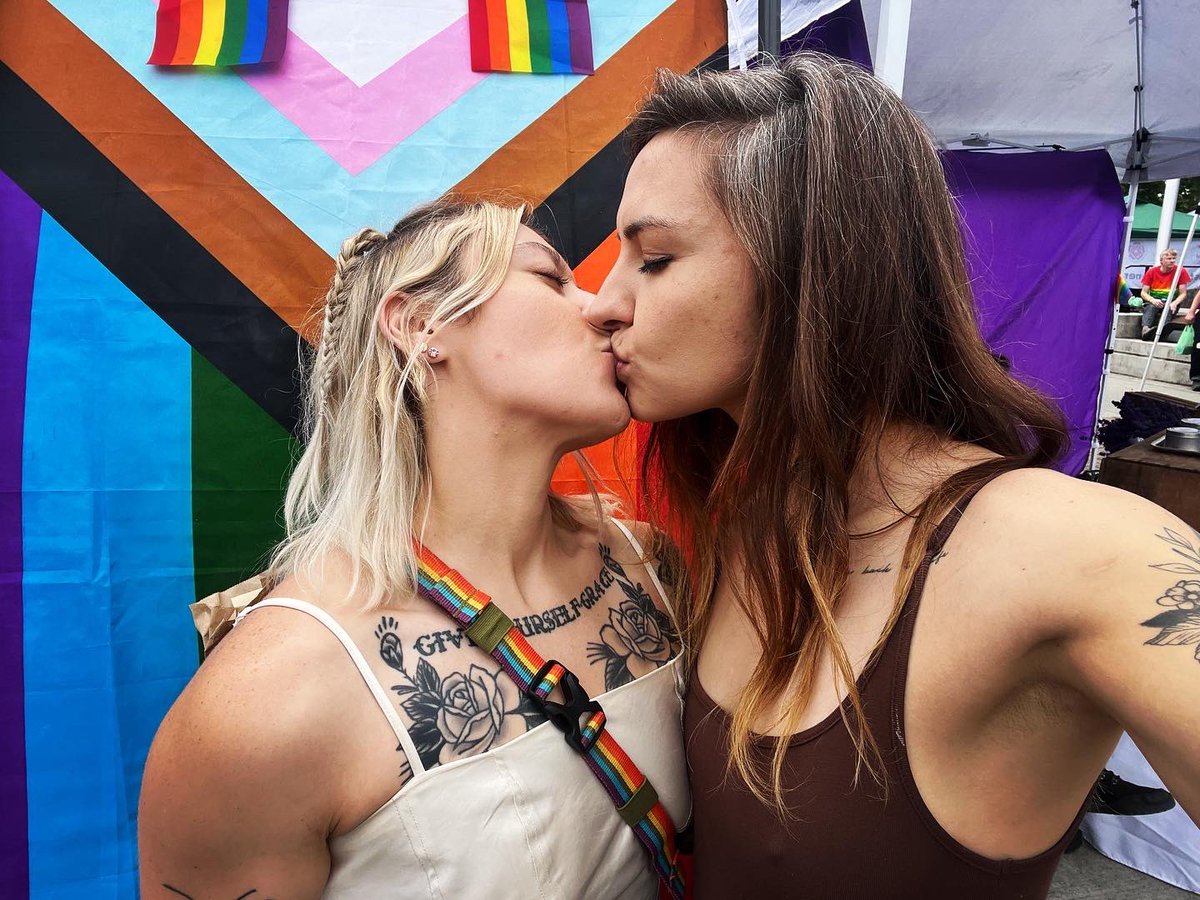 Chrissy Chambers ✨🏳️‍🌈 tweet media