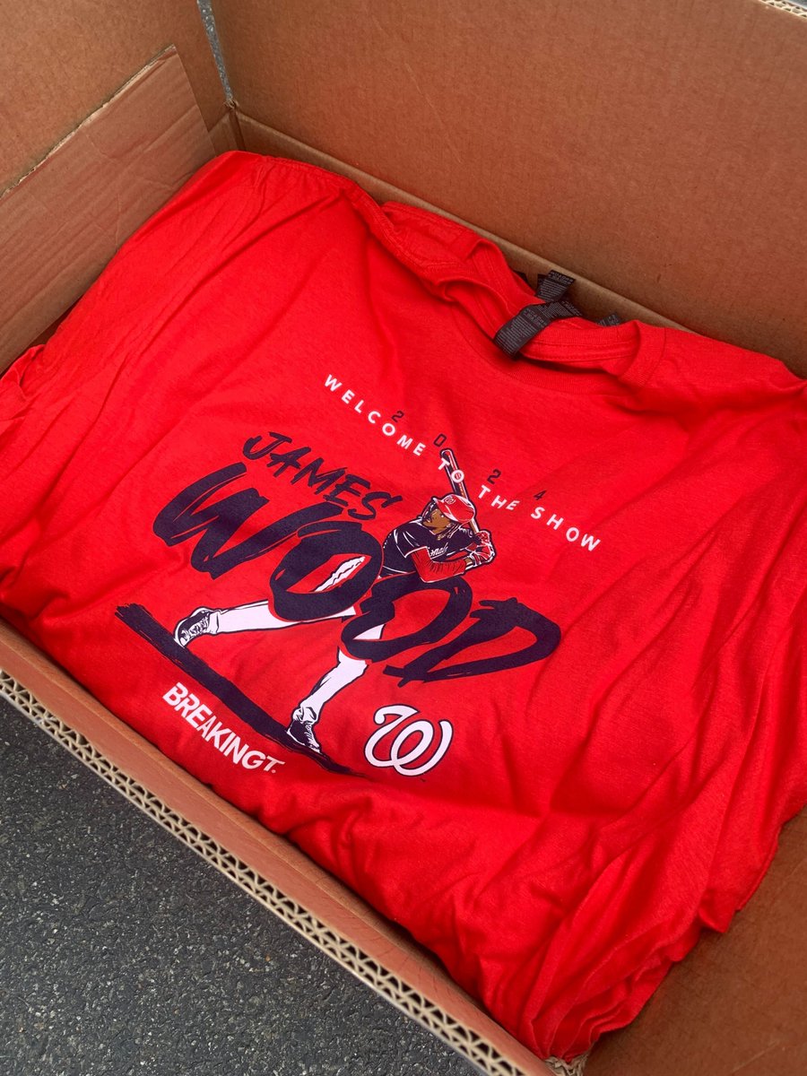 BreakingT's tweet image. 🤜🤛 We're pumped to get @BreakingT into 10,000 fans' hands tonight for the @Nationals game against NYM. These are exclusive, limited James Wood debut shirts, so if you want them — grab your ticket to the game tonight! mlb.com/nationals/tick… #WashingtonDC #NATITUDE