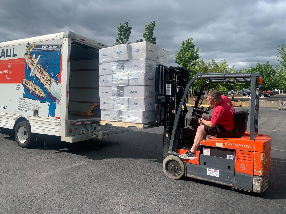 BreakingT's tweet image. 🤜🤛 We're pumped to get @BreakingT into 10,000 fans' hands tonight for the @Nationals game against NYM. These are exclusive, limited James Wood debut shirts, so if you want them — grab your ticket to the game tonight! mlb.com/nationals/tick… #WashingtonDC #NATITUDE