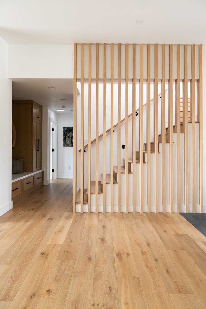 One of our most beloved sections of our #eastbluff project is this unique stairway feature. We transformed a regular stair railing into an entryway showstopper.

📷: @leighannrowe