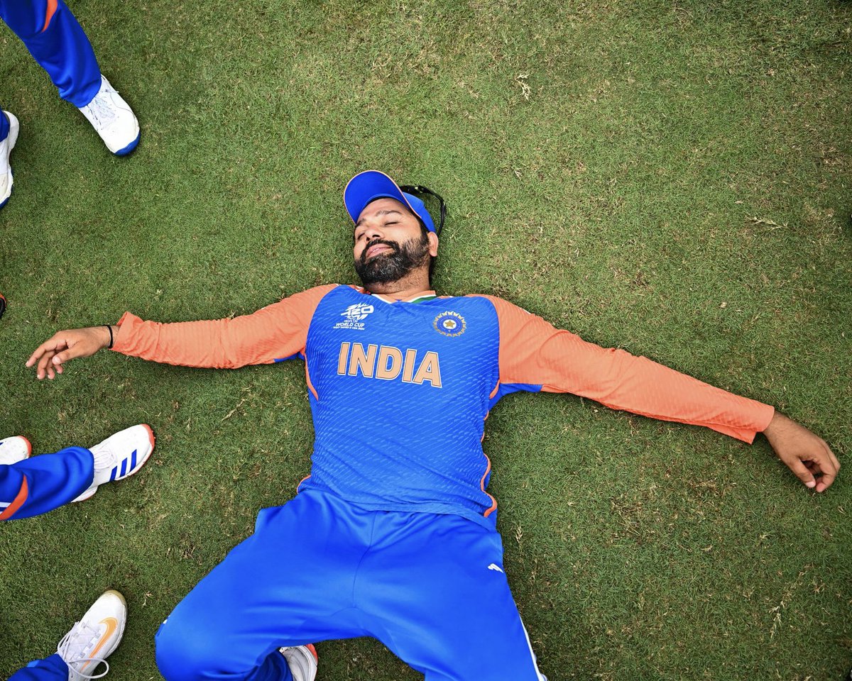 theashishgaur45's tweet image. सफलता खैरात में नही मिलती,
संघर्षों में पूरी जवानी गुजरती है।।