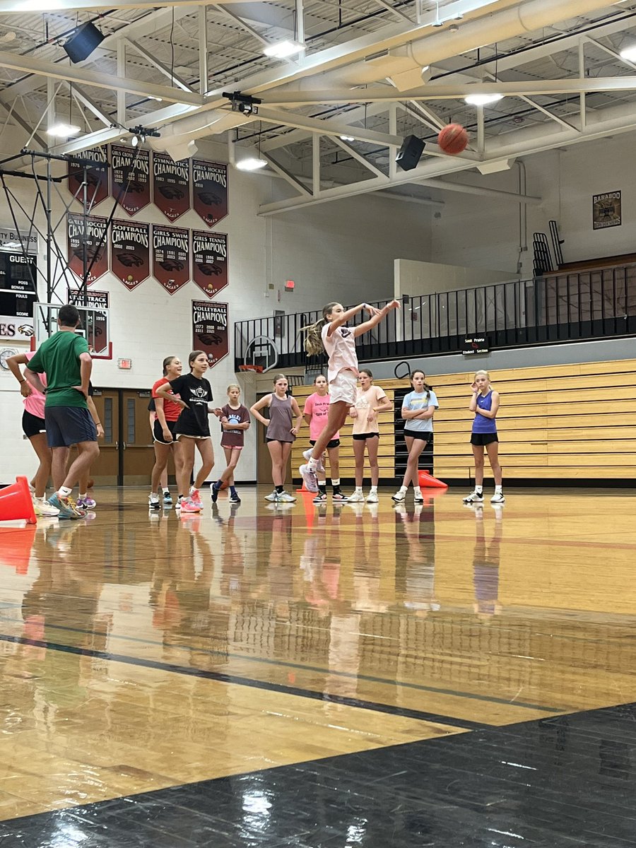 kostroskihoops's tweet photo. 3rd-8th grade back in the gym! https://t.co/Ezq2uIy9IN