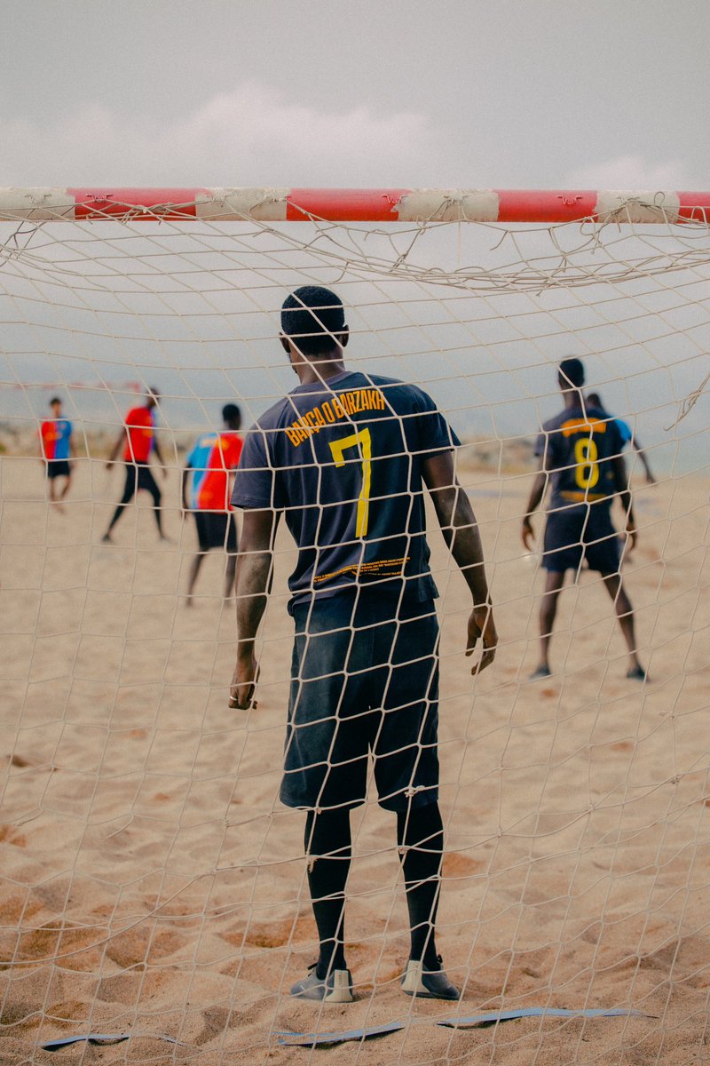 CarlosCuevas44's tweet photo. BARÇA O BARZAKH és la frase que les persones del Senegal diuen abans d’emprendre el seu perillós viatge cap a Europa a bord d’una embarcació precària. Vol dir “Barcelona o mort”. Arribar o morir en l’intent. (1/3)
 
@sindicatomanter https://t.co/lKrHWchChI
