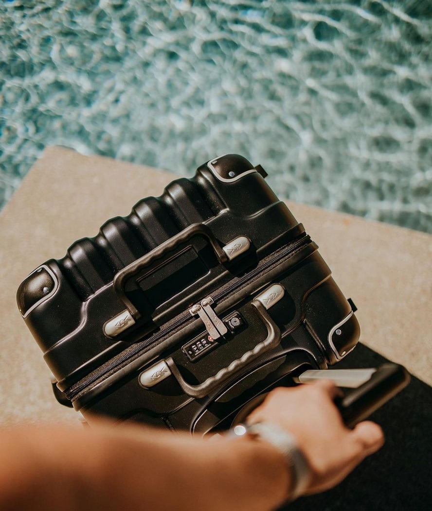 FlyWithWine tweet media