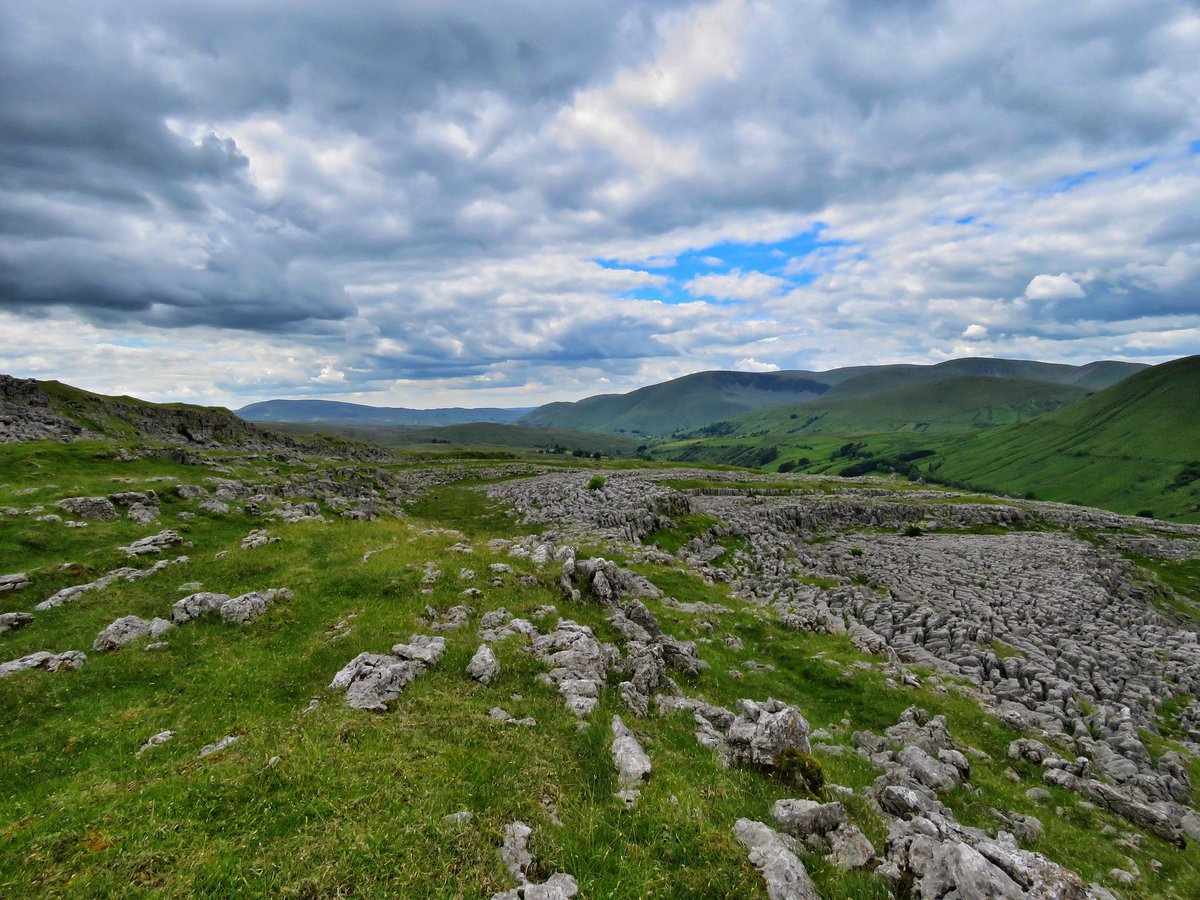 oldcrofthouse's tweet photo. #stennerskeugh #fellend #wainwrightwalks #limestonepavement #limestone #stunningviews #howgillfells #edenvalley #westmorlanddales #yorkshiredaleswalks #yorkshiredalesnationalpark #fellwalking #escapethecrowds #walking #wildernessadventure #kirkbystephen #cumbria @VisitEden https://t.co/oFgaxDRjgq