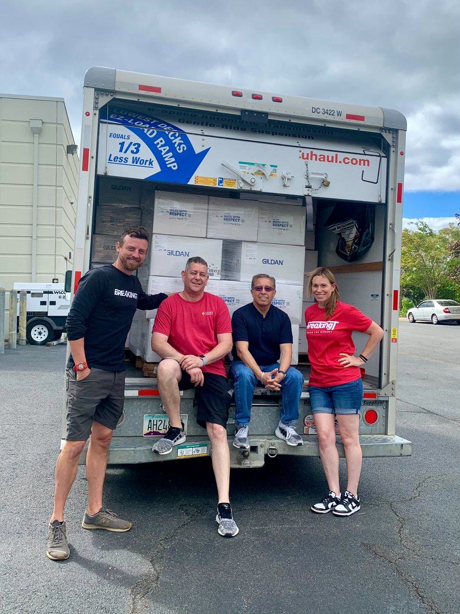 BreakingT's tweet image. 🤜🤛 We're pumped to get @BreakingT into 10,000 fans' hands tonight for the @Nationals game against NYM. These are exclusive, limited James Wood debut shirts, so if you want them — grab your ticket to the game tonight! mlb.com/nationals/tick… #WashingtonDC #NATITUDE