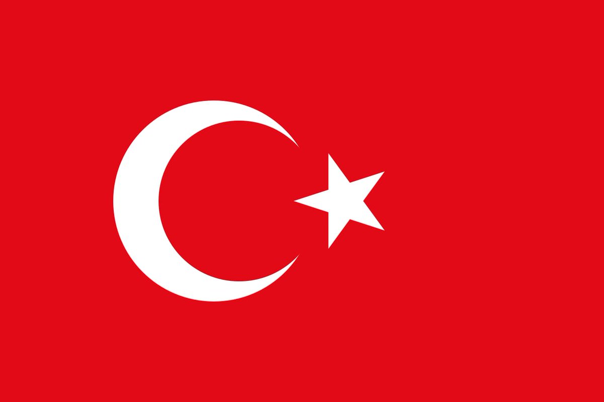 osmanoglu_79's tweet photo. Geçtiğimiz Gün Kayserimizde Yaşanan Olayları Dikkatlice Takip Ettik.
Milliyet Farketmeksizin Evlatlarımıza Uzanacak Her Elin Artık Kırılmasını Arzu Ediyoruz.
Cezalar Caydırıcı Değil Ödüllendiricidir.
Ne Kadar Sapık Hele Hele Çocuklarımıza Eli Uzanan Sapık Varsa Darağacında İbreti Alem İçin Sallandırılmalıdır.
Bu Konuyla Alakalı Ceryan Eden Olayları Son Derece Üzüntülü Karşılıyoruz. 
Milletimizin Bağrında Kor Olan Mülteci Meselesi Layığı İle İzzetli Bir Şekilde Artık Çözüme Kavuşmalıdır.
Lakin Müslüman Türk Bırakın   Mazlumu Vurmak Aman Dileyen Kafire Vurmaz .
Ne Zamandan Beridir Müslüman Türk Töresinde Konudan Alakasız Kişilerin Mallarına Zarar Verilir Haneleri Basılır Oldu .
Değerli Kardeşlerim Devletimizin Yetki Makamları Varken Sokaklar Ancak Kaos ve Gözyaşı Getirir .
 İslam Türk Âlîcenaplığına Halel Gelecek Her türlü Provakatif Girişime Karşı Herkesi Uyarmak İstiyoruz.
Bugün Suriyede Ceryan Eden Olaylarla İlgili Türk Sancağına Kalkan El Her Kim Olursa Olsun Kırılır. 
Şühedanın Emaneti Sancak Mukaddesdir .
Çiğnetilemez ! 
Bir an Önce Bölgede Bulunan Yetkililerden Bu Çirkin Provakatif Eylemleri Gerçekleştiren Şerefsizlerden Gereken Hesabın Sorulmasını Bekliyoruz.