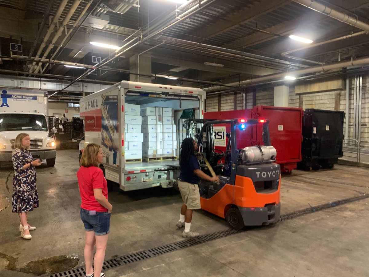 BreakingT's tweet image. 🤜🤛 We're pumped to get @BreakingT into 10,000 fans' hands tonight for the @Nationals game against NYM. These are exclusive, limited James Wood debut shirts, so if you want them — grab your ticket to the game tonight! mlb.com/nationals/tick… #WashingtonDC #NATITUDE